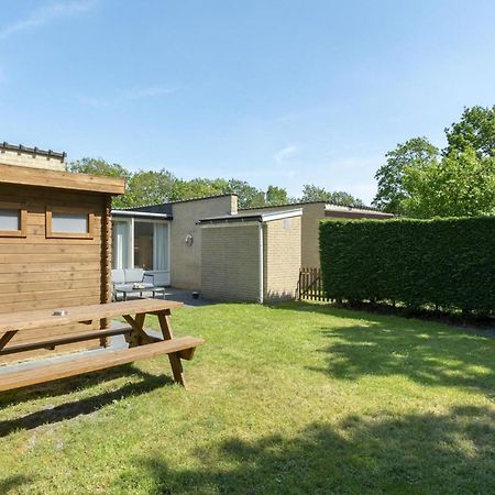 Contemporary Bungalow With Garden Sint Maartensvlotbrug Eksteriør bilde