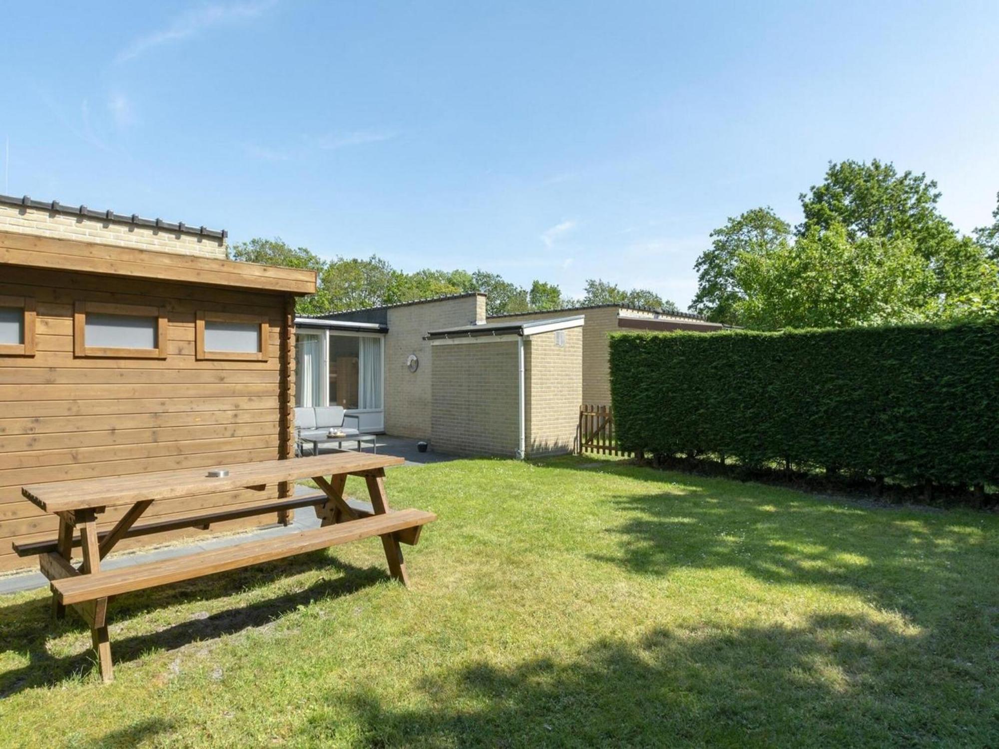 Contemporary Bungalow With Garden Sint Maartensvlotbrug Eksteriør bilde